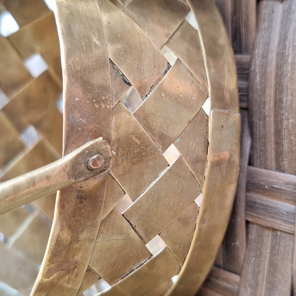 Vintage Brass woven baskets with handle - Picture 5 of 9